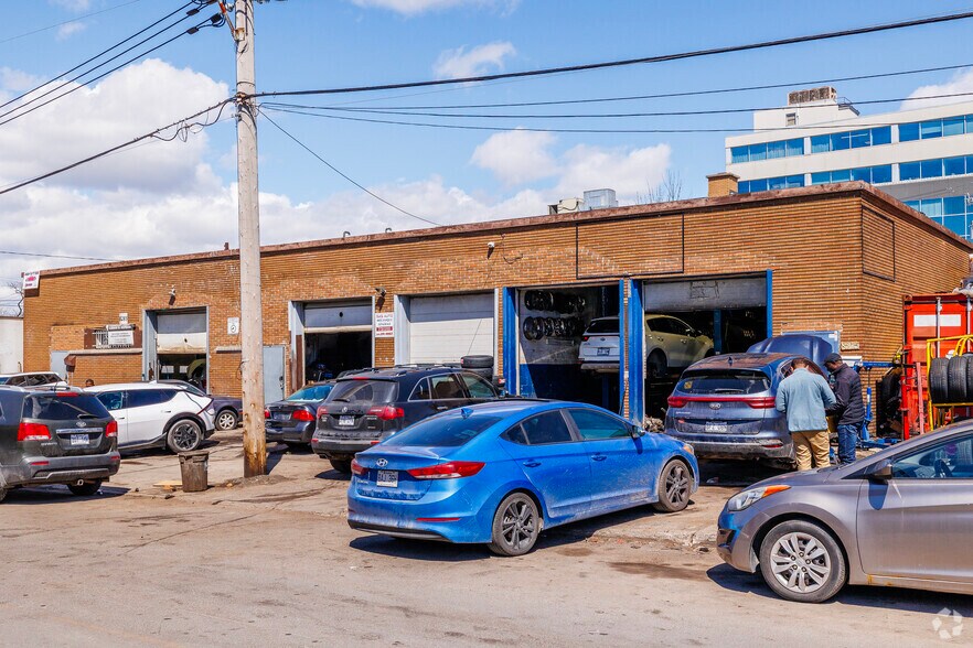 8275-8285 Rue Mayrand, Montréal, QC à vendre - Photo de l’immeuble – Image 2 sur 3