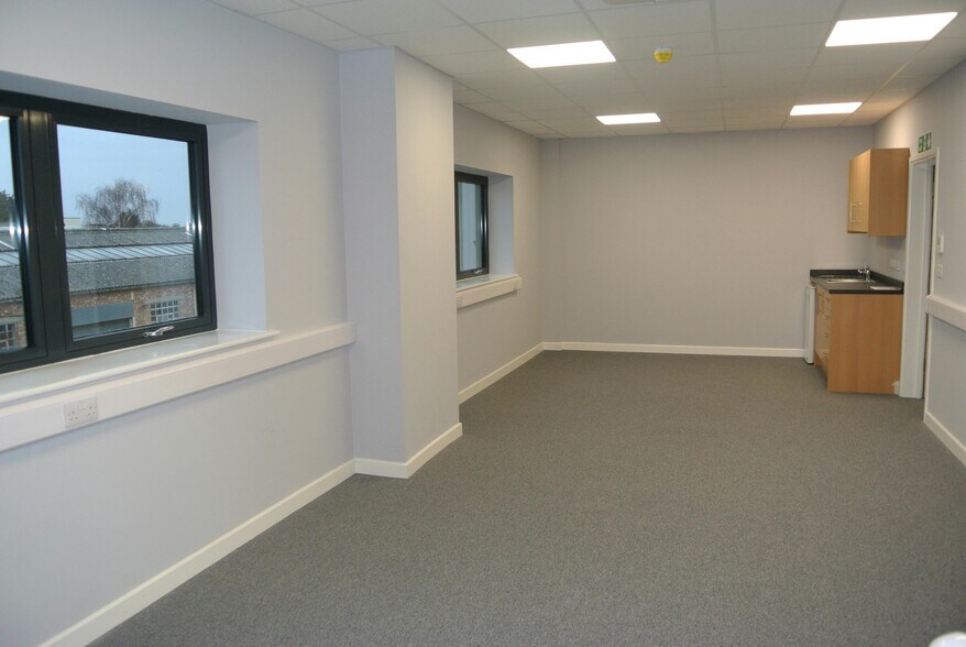 34 Central Ave, West Molesey à louer - Photo de l’immeuble – Image 3 sur 6