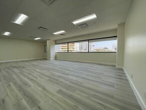 340 E 2nd St, Los Angeles, CA à louer Photo intérieure– Image 1 sur 6