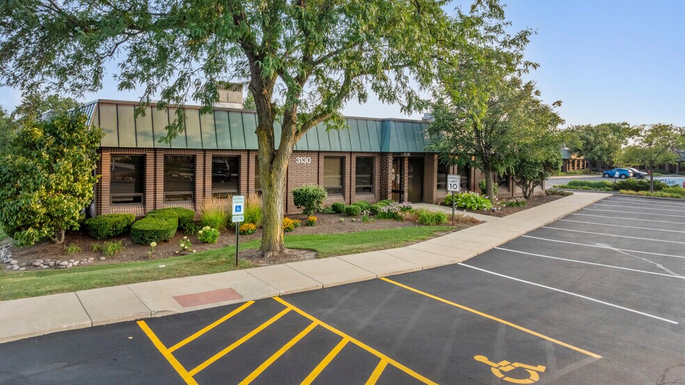 3030-3140 Finley Rd, Downers Grove, IL à louer - Photo de l’immeuble – Image 2 sur 5