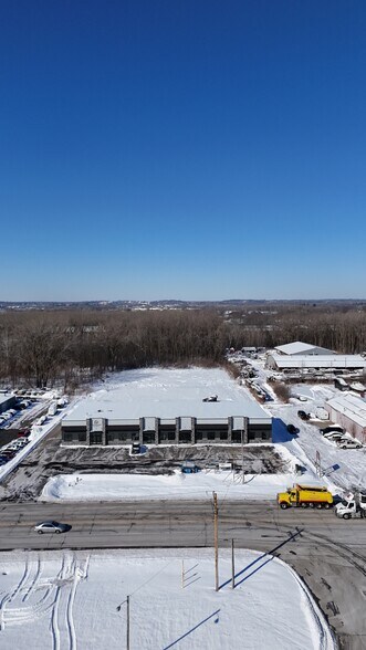 1111 N Military Ave, Green Bay, WI à louer - Photo de l’immeuble – Image 3 sur 11