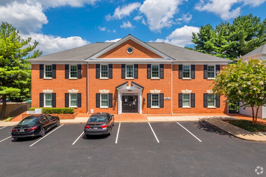1684 E Gude Dr, Rockville, MD à louer - Photo principale – Image 1 sur 7
