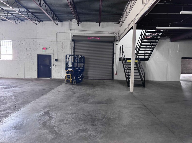 510 N Elm St, Greensboro, NC à louer - Photo de l’immeuble – Image 3 sur 11
