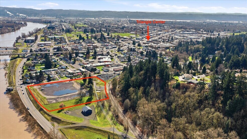 101 Fishers ln, Kelso, WA à vendre - Photo de l’immeuble – Image 2 sur 14