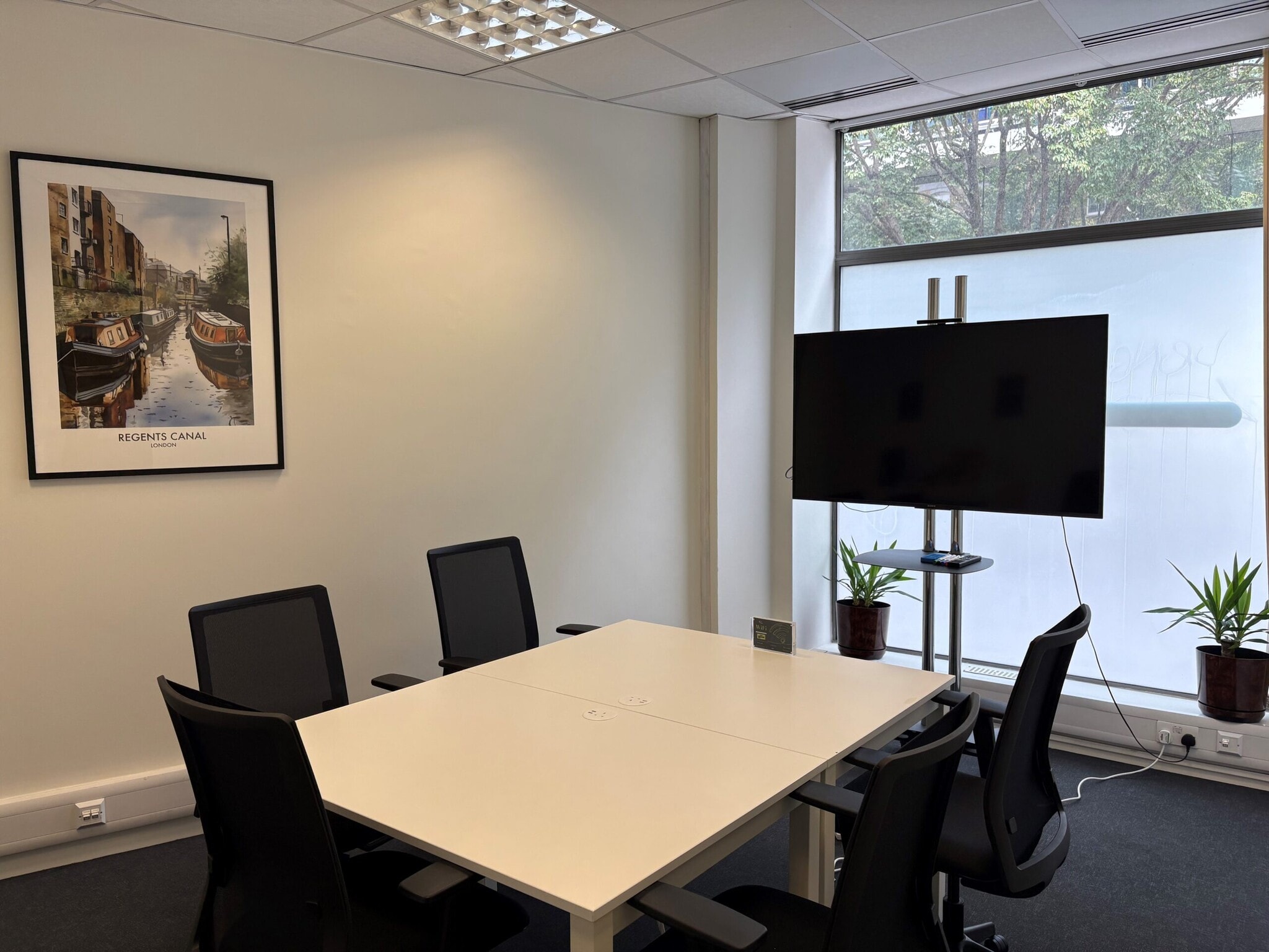 180-186 Kings Cross Rd, Londres à louer Photo intérieure– Image 1 sur 2