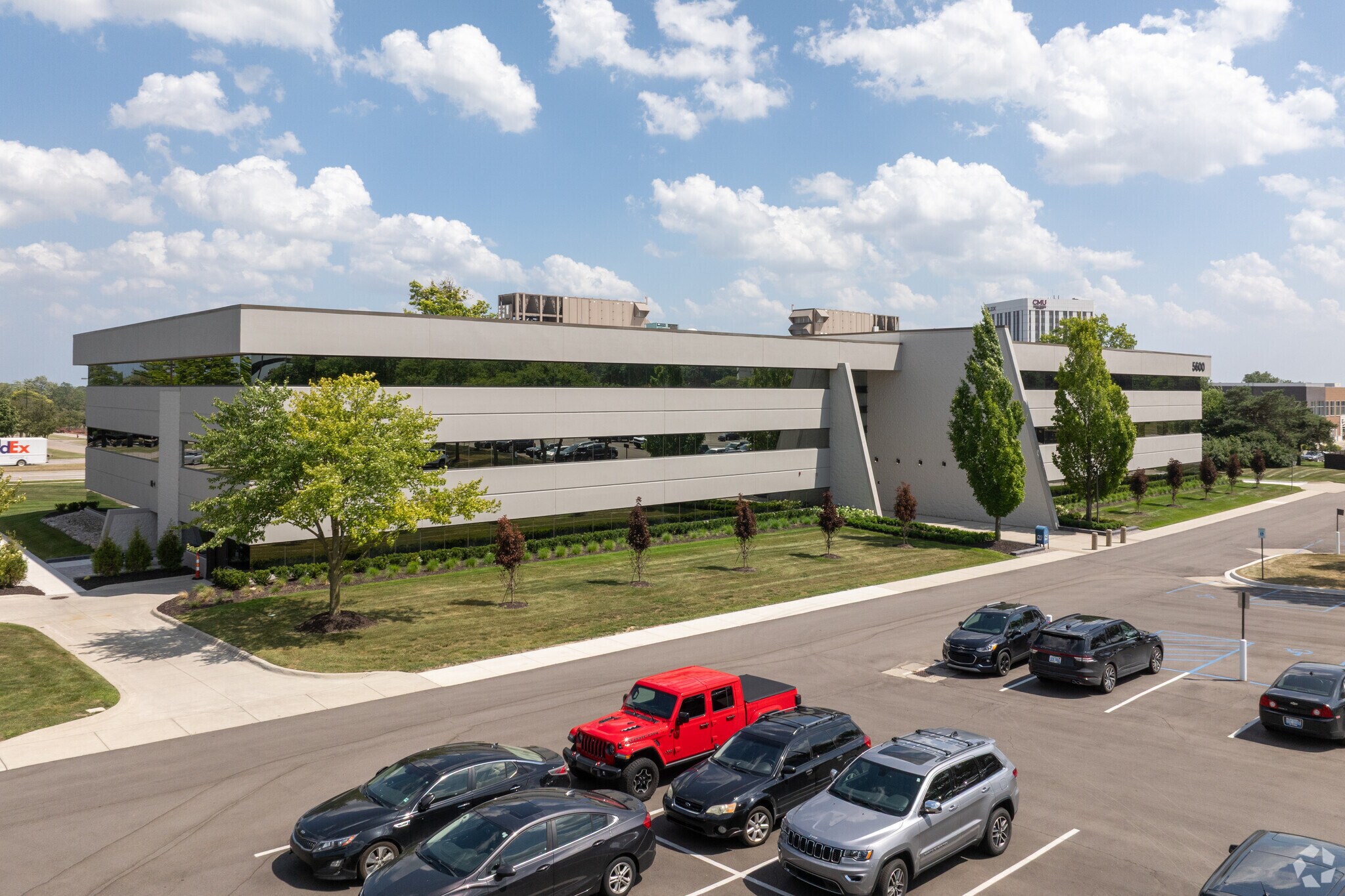 5600 New King Dr, Troy, MI à louer Photo principale– Image 1 sur 14
