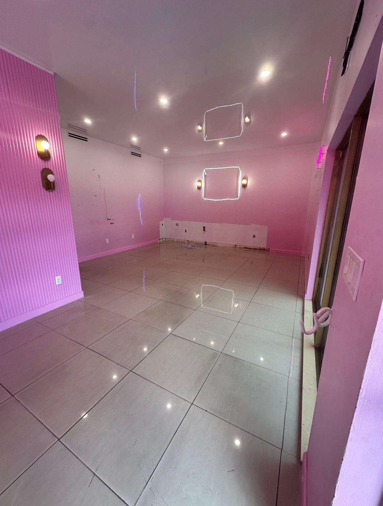 7738-7853 NW 44th St, Lauderhill, FL à louer Photo intérieure– Image 1 sur 5