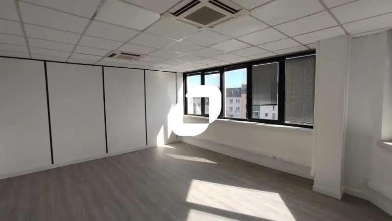 Bureau dans Le Kremlin-Bicêtre à louer - Photo de l’immeuble – Image 2 sur 8