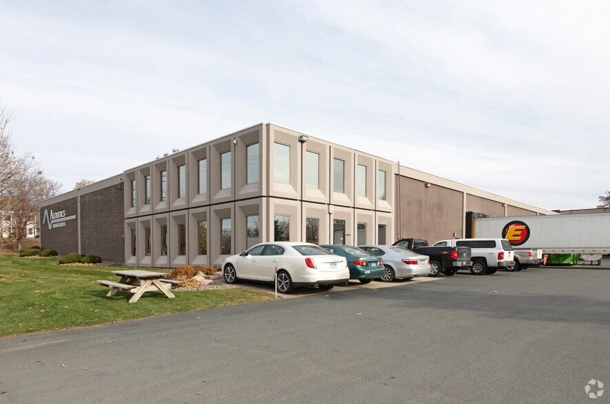 1250 N Zane Ave, Golden Valley, MN à vendre - Photo principale – Image 1 sur 15