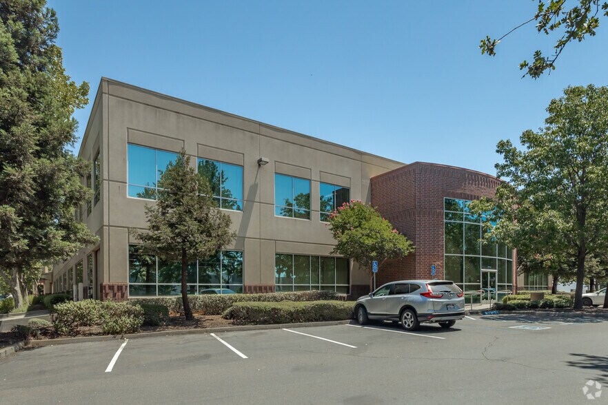 9821 Business Park Dr, Sacramento, CA à louer - Photo de l’immeuble – Image 2 sur 5