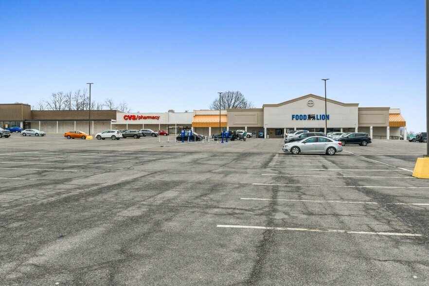 1380 E Main St, Wytheville, VA à vendre - Photo de l’immeuble – Image 2 sur 11