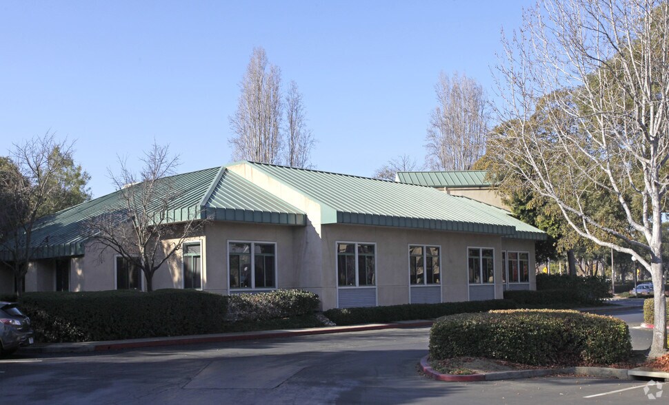 1000 Marina Village Pky, Alameda, CA à louer - Photo de l’immeuble – Image 2 sur 6