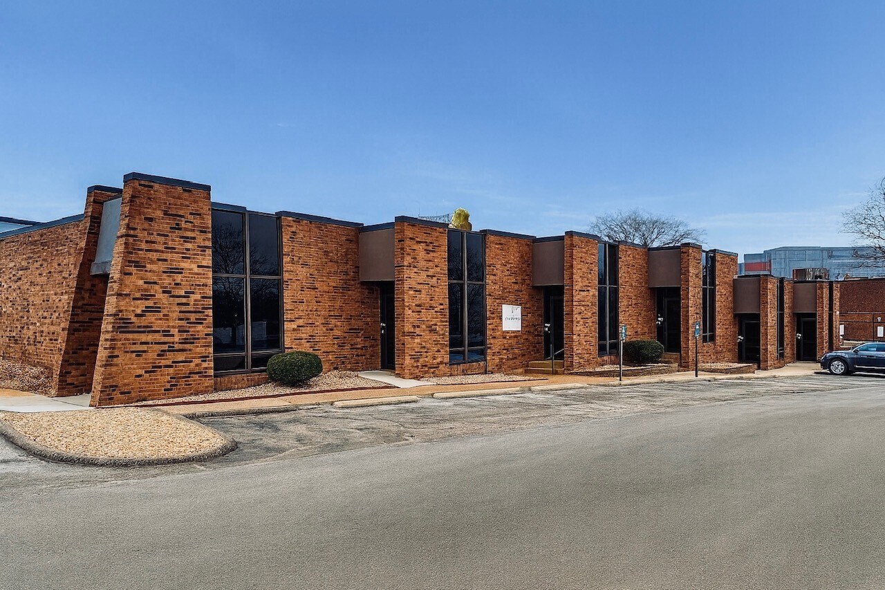 907-929 Fee Fee Rd, Maryland Heights, MO à louer Photo principale– Image 1 sur 18