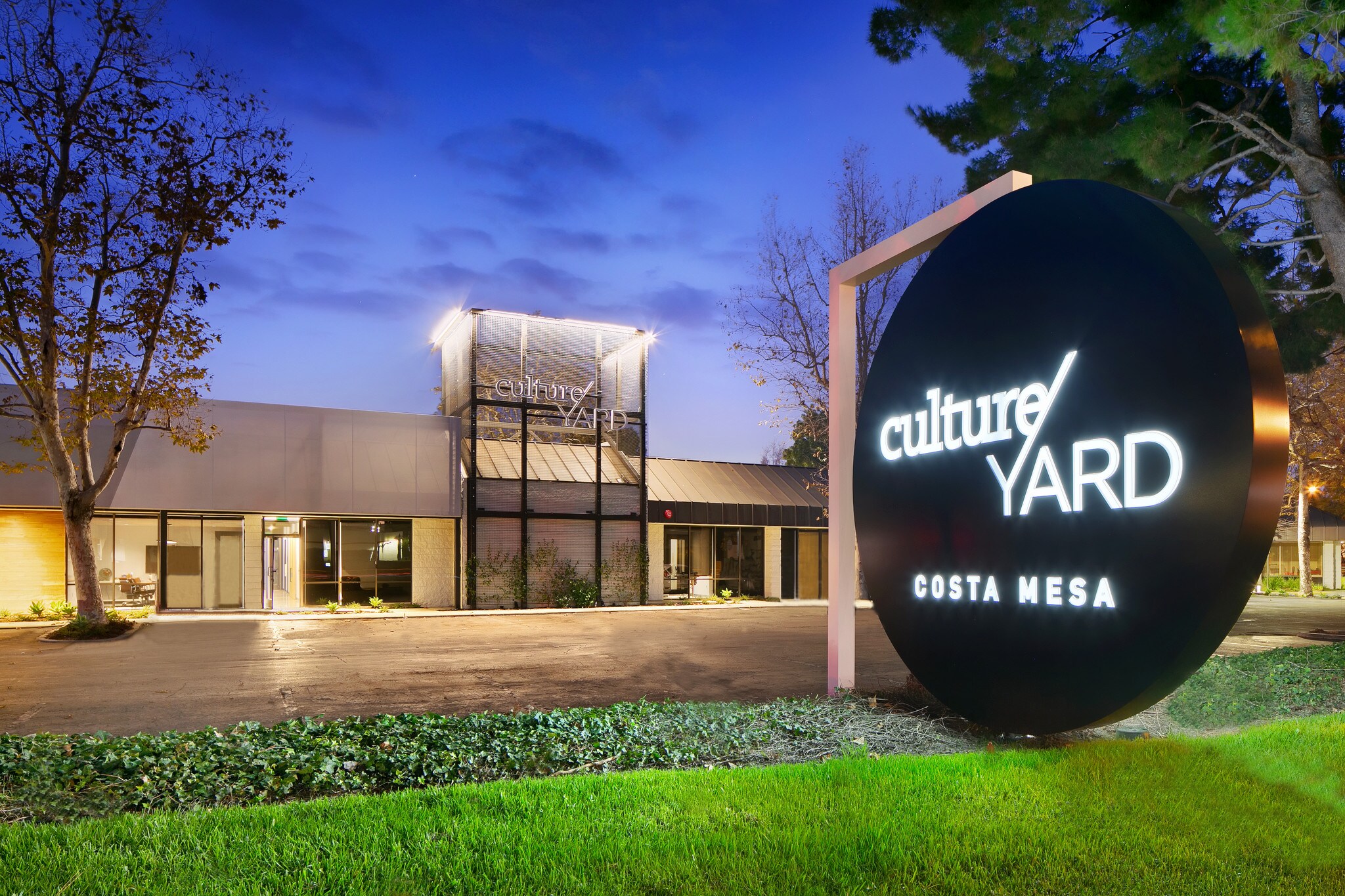 150 Paularino Ave, Costa Mesa, CA à louer Photo principale– Image 1 sur 9