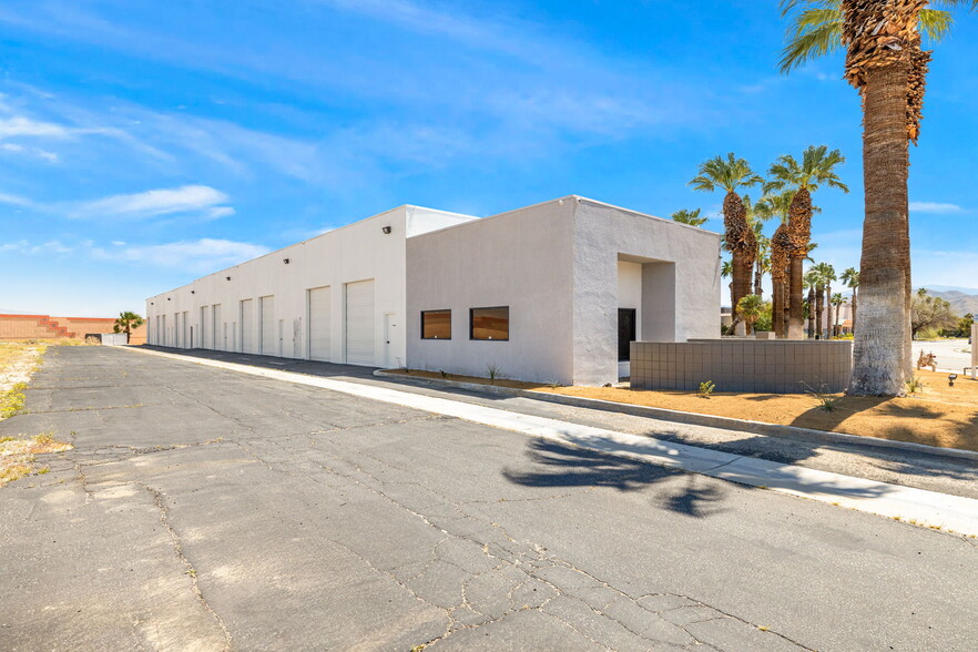 888 E Research Dr, Palm Springs, CA à louer - Photo de l’immeuble – Image 3 sur 72