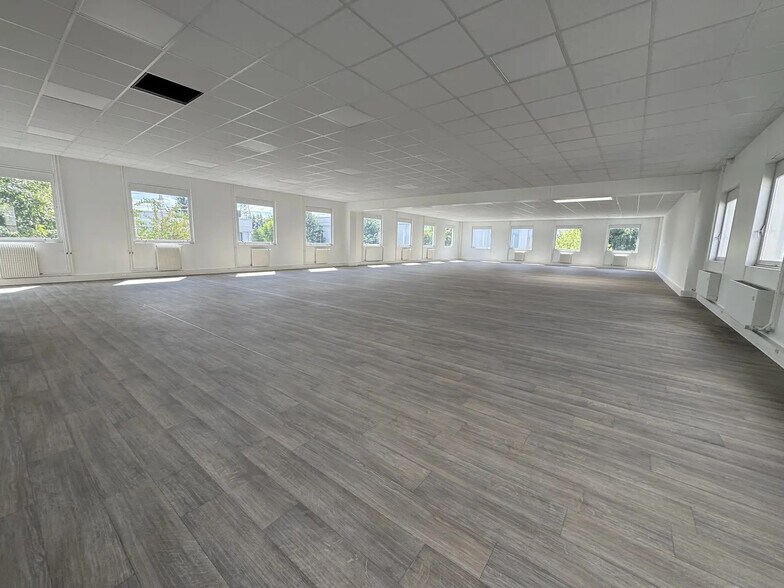 9 Chaussée Jules César, Osny à vendre - Photo de l’immeuble – Image 2 sur 13