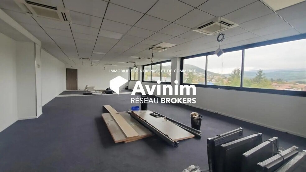 Bureau dans Allonzier-la-Caille à louer - Photo de l’immeuble – Image 1 sur 2