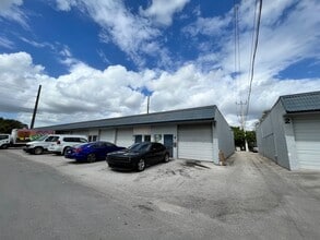 2696 NW 31st Ave, Lauderdale Lakes, FL à louer Photo de l’immeuble– Image 1 sur 2