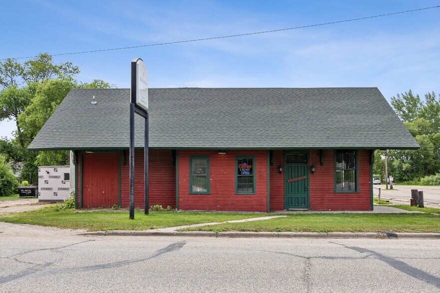511 Fergus Ave, Erhard, MN à vendre - Photo de l’immeuble – Image 3 sur 39