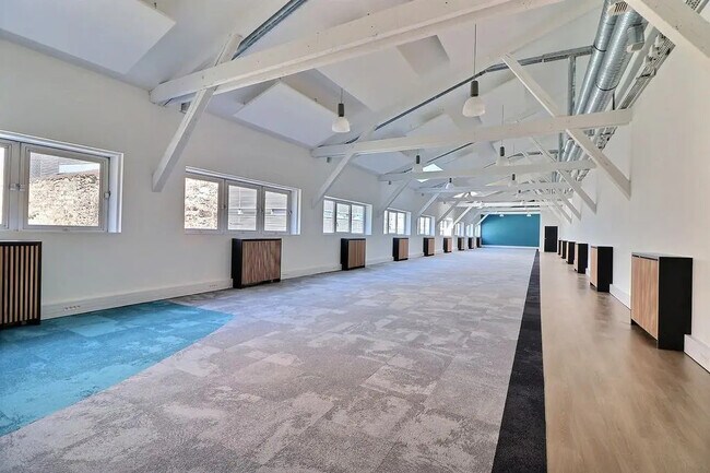 Plus de détails pour 130 Rue Du Mont Cenis, Paris - Bureau à louer