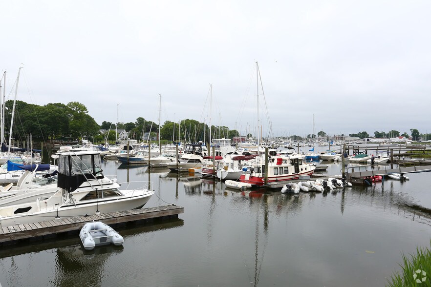 25 High St, Milford, CT à louer - Photo de l’immeuble – Image 3 sur 11