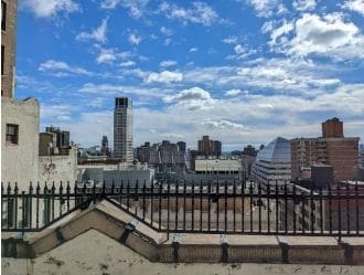 352 Park Ave S, New York, NY à louer Photo de l’immeuble– Image 1 sur 3