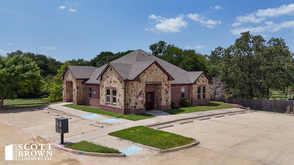 2366-2372 S Uecker Ln, Lewisville, TX à louer - Photo de l’immeuble – Image 2 sur 12