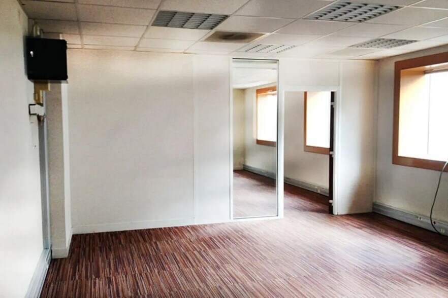 15-27 Rue Du 1er Mai, Nanterre à louer - Photo de l’immeuble – Image 3 sur 9