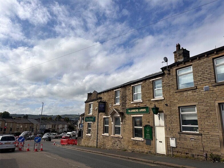 1 Halifax Old Rd, Huddersfield à louer - Photo de l’immeuble – Image 2 sur 14