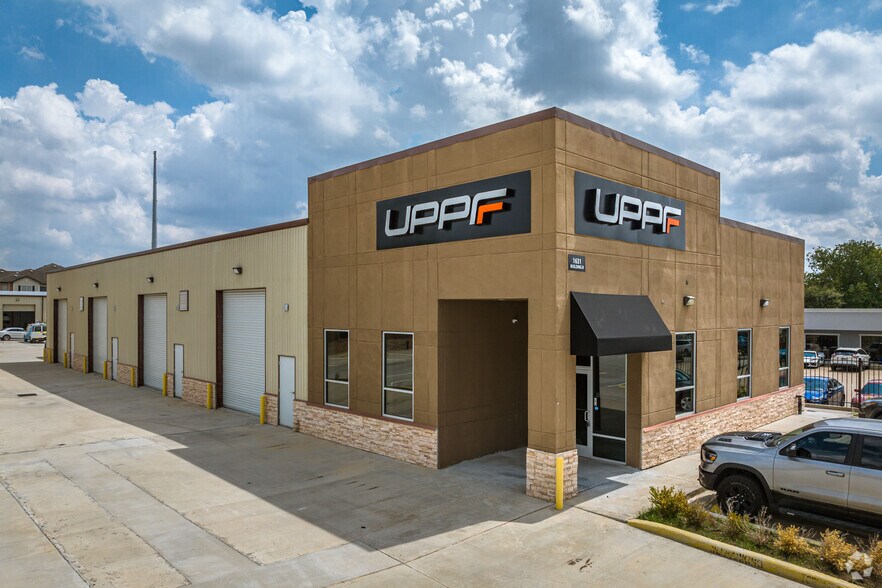 1631 Highway 6 S, Houston, TX à louer - Photo principale – Image 1 sur 30