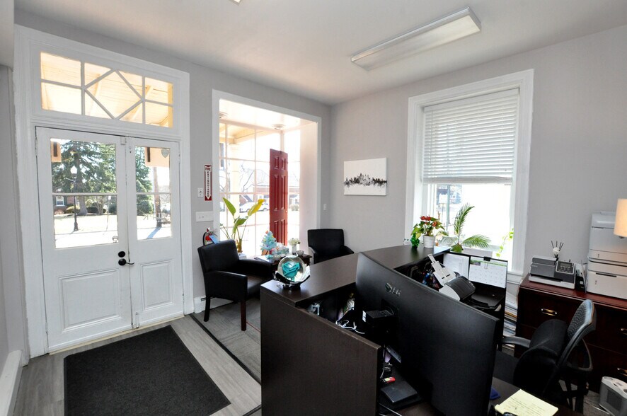 119-123 E Main St, Moorestown, NJ à louer - Hall d’entrée – Image 2 sur 15