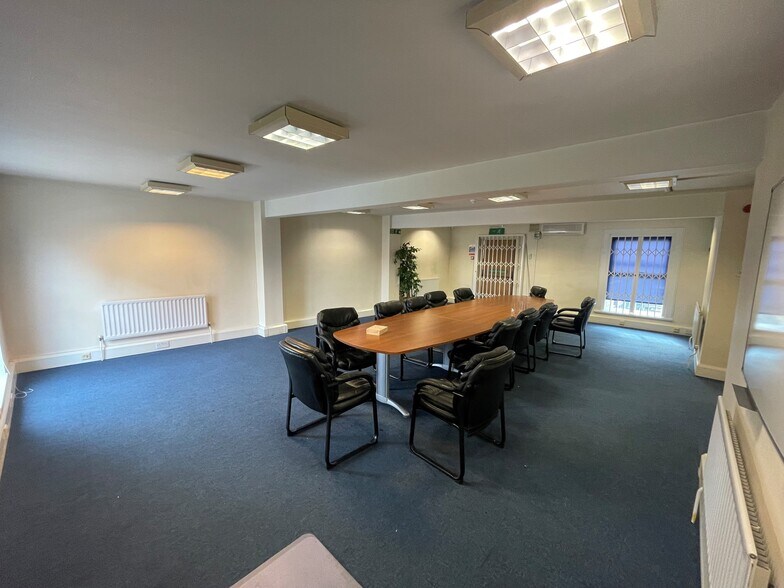 14-26 Victoria St, Luton à louer - Photo de l’immeuble – Image 3 sur 17