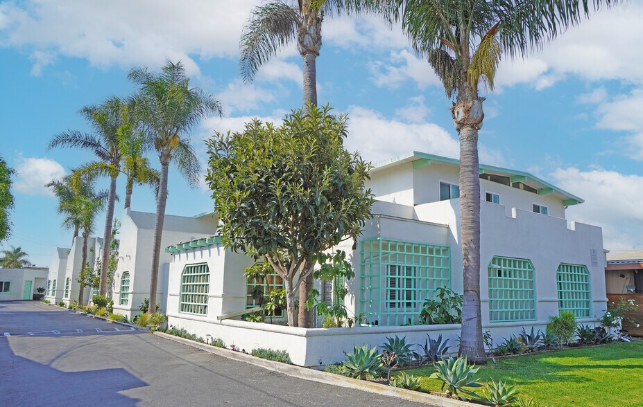 311 W Wilson St, Costa Mesa, CA à vendre - Photo de l’immeuble – Image 2 sur 10