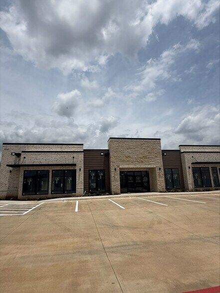 9041 Mid Cities Blvd, North Richland Hills, TX à louer - Photo de l’immeuble – Image 3 sur 9