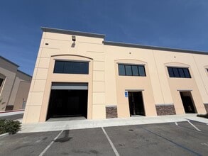 1611 W San Bernardino Rd, West Covina, CA à louer Photo intérieure– Image 2 sur 8