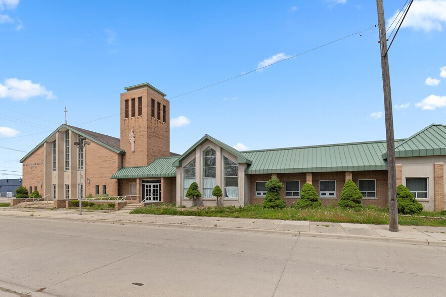 266 Antoine St, Wyandotte, MI à louer - Photo de l’immeuble – Image 1 sur 30