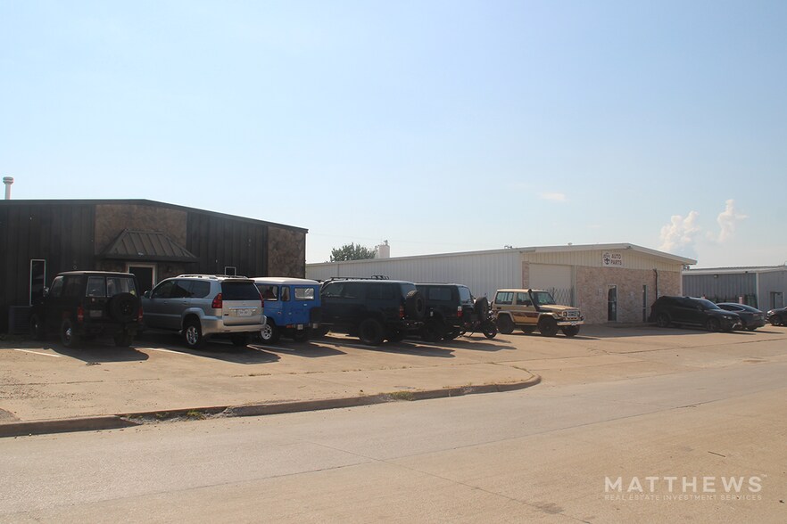 4930 Gordon Smith Dr, Rowlett, TX à vendre - Photo de l’immeuble – Image 2 sur 3