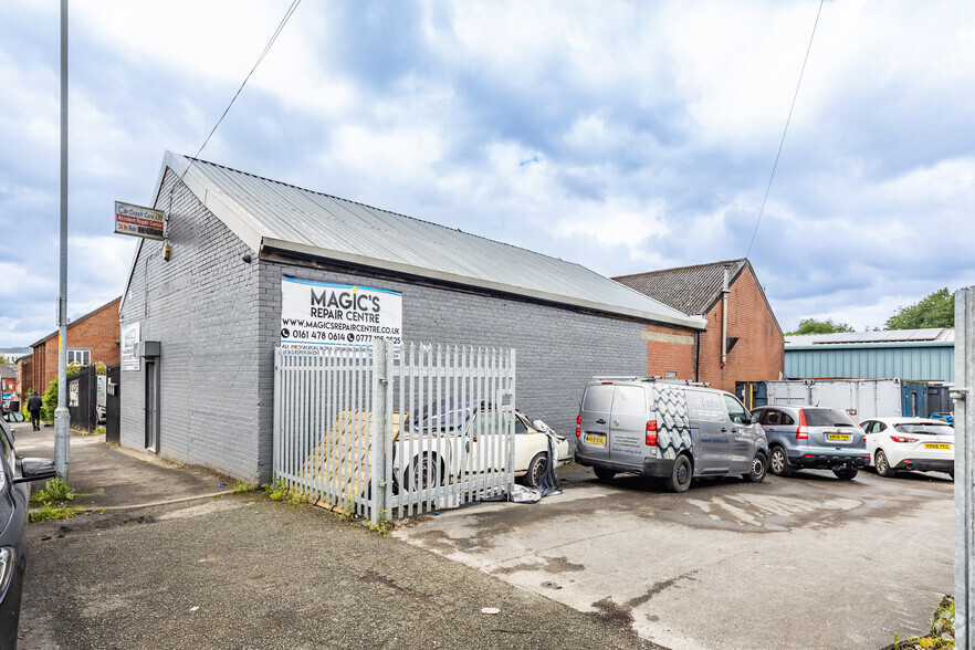 115 Turner Ln, Ashton Under Lyne à louer - Photo de l’immeuble – Image 2 sur 2
