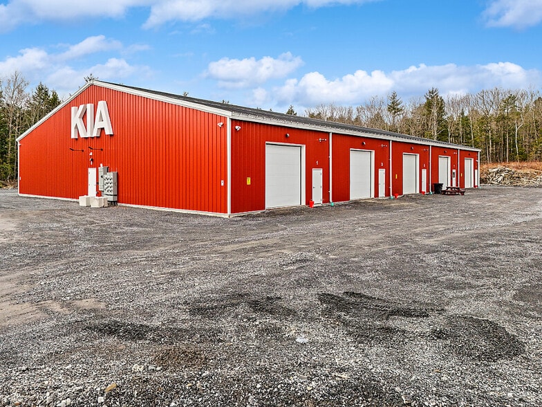 875 China Rd, Winslow, ME à louer - Photo principale – Image 1 sur 19