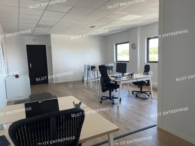 Plus de détails pour Bureau à louer