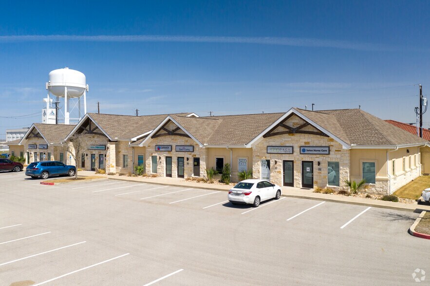 1300 Dacy Ln, Kyle, TX à louer - Photo de l’immeuble – Image 2 sur 6