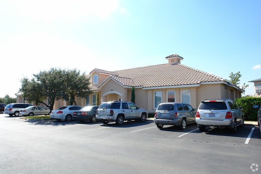 19222 Stonehue, San Antonio, TX à louer - Photo de l’immeuble – Image 2 sur 6