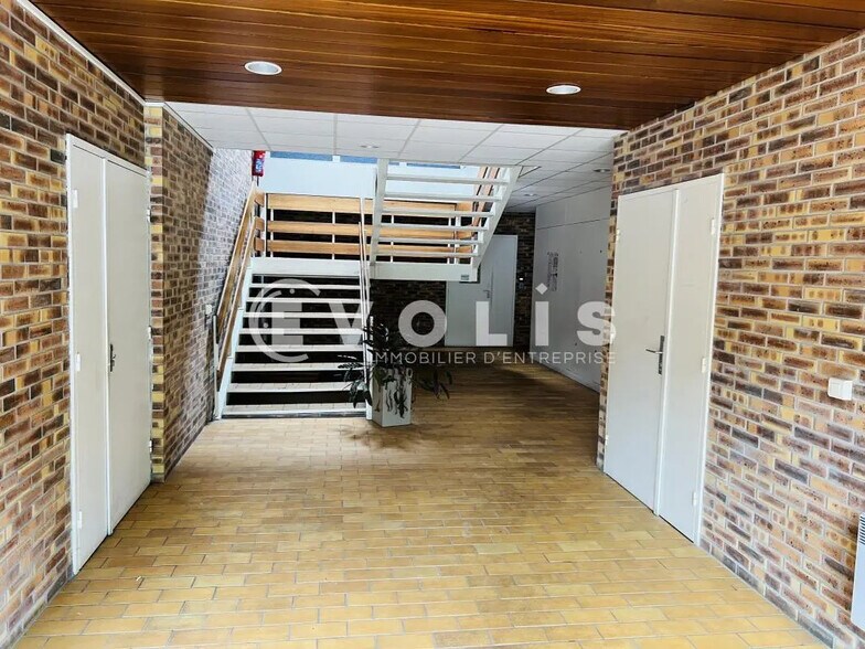 Bureau dans Croissy-Beaubourg à louer - Photo de l’immeuble – Image 1 sur 7