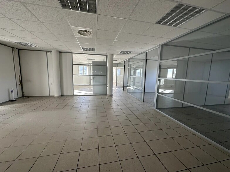 Bureau dans La Ciotat à vendre - Photo de l’immeuble – Image 1 sur 4