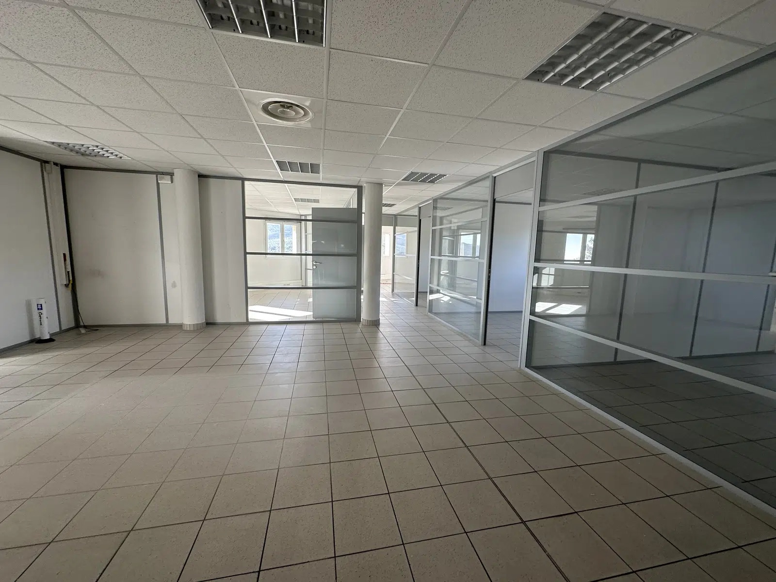 Bureau dans La Ciotat à vendre Photo de l’immeuble– Image 1 sur 5