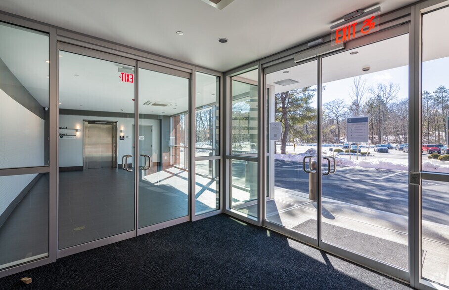746 South St, Waltham, MA à louer - Hall d’entrée – Image 3 sur 11