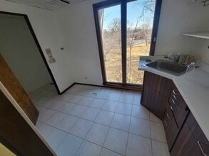 6954 W Touhy Ave, Niles, IL à louer Photo intérieure– Image 1 sur 5