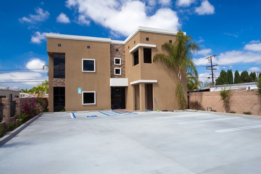 10421 Magnolia Ave, Anaheim, CA à vendre - Photo principale – Image 1 sur 9