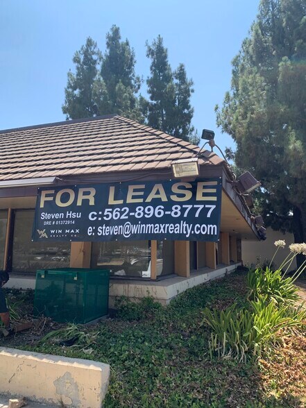 306 N Azusa Ave, Covina, CA à louer - Photo de l’immeuble – Image 2 sur 8