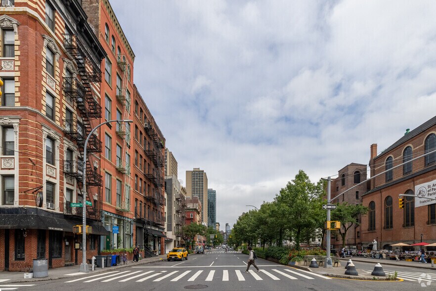 116 W Houston St, New York, NY à louer - Photo de l’immeuble – Image 3 sur 4